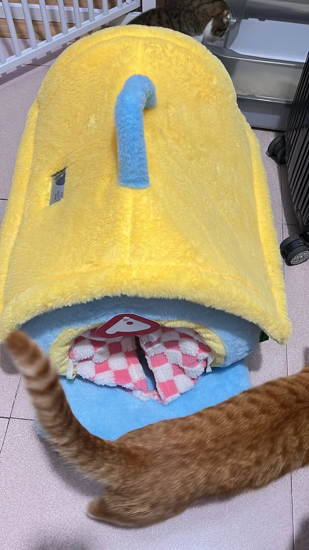 Dailypets Portable Balcony Cat House – Cozy Plush Indoor Hideaway for Cats