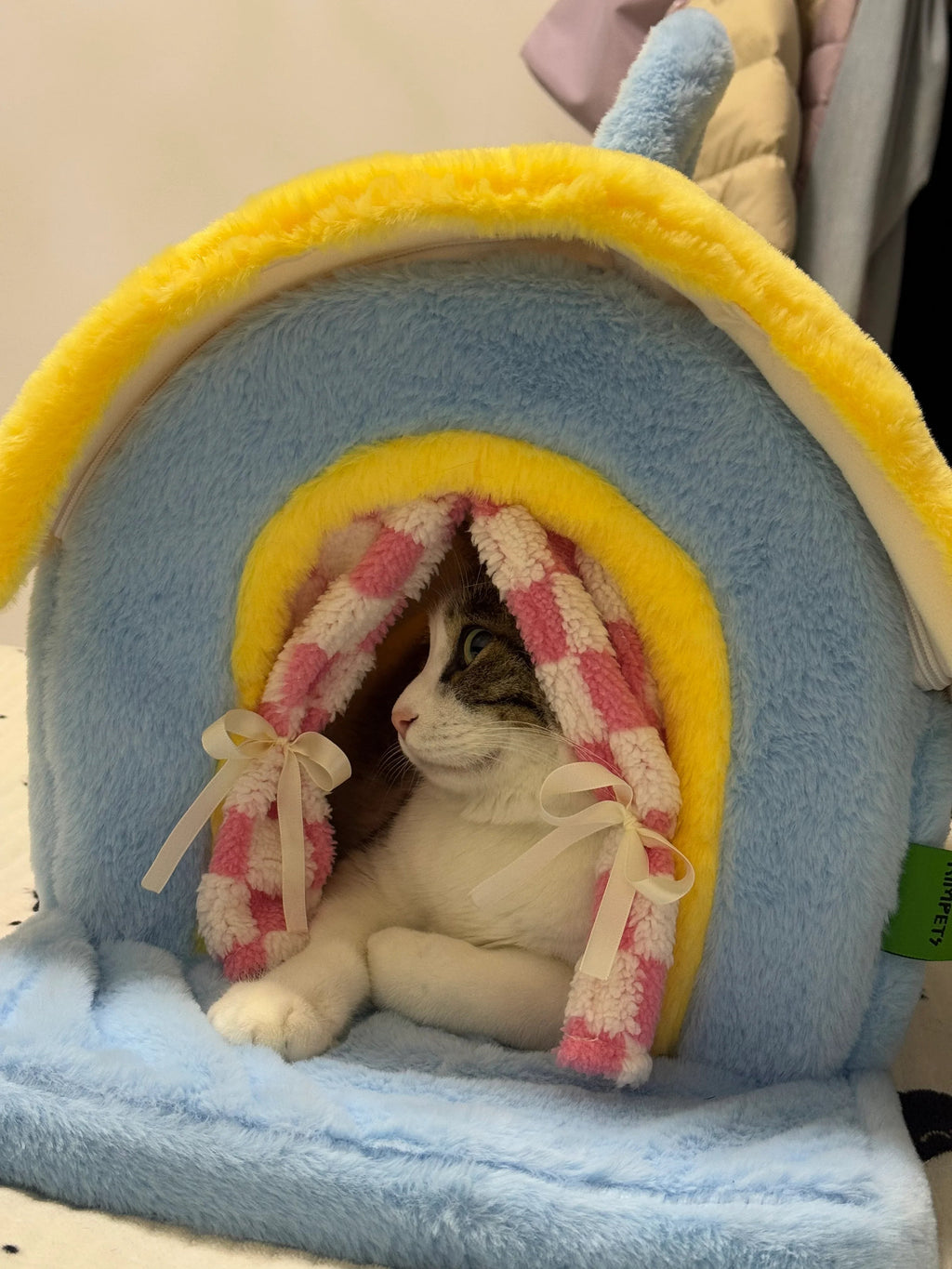 Dailypets Portable Balcony Cat House – Cozy Plush Indoor Hideaway for Cats