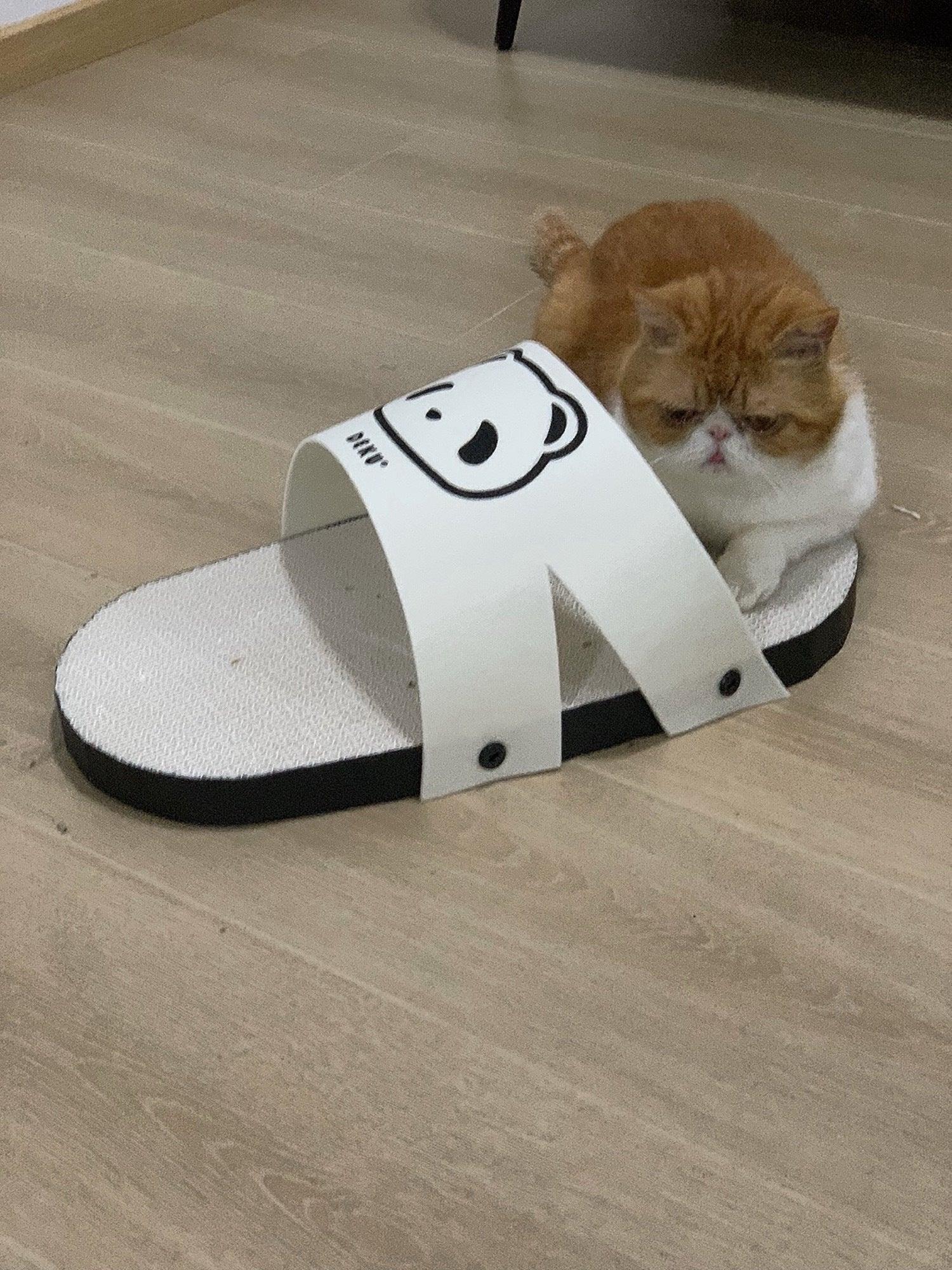 Dailypets Giant Slipper-Shaped Cat Scratcher with Corrugated Cardboard Lounge Bed
