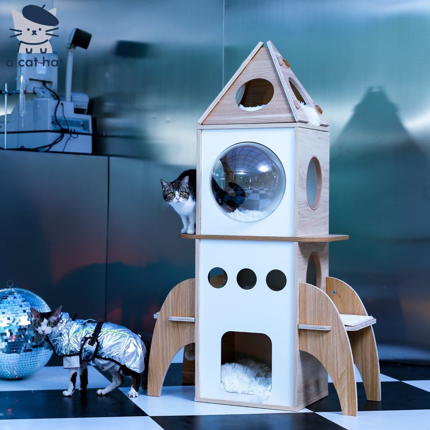 Dailypets Space Cat Tower – Large Indoor Climbing Frame with Cozy Nest