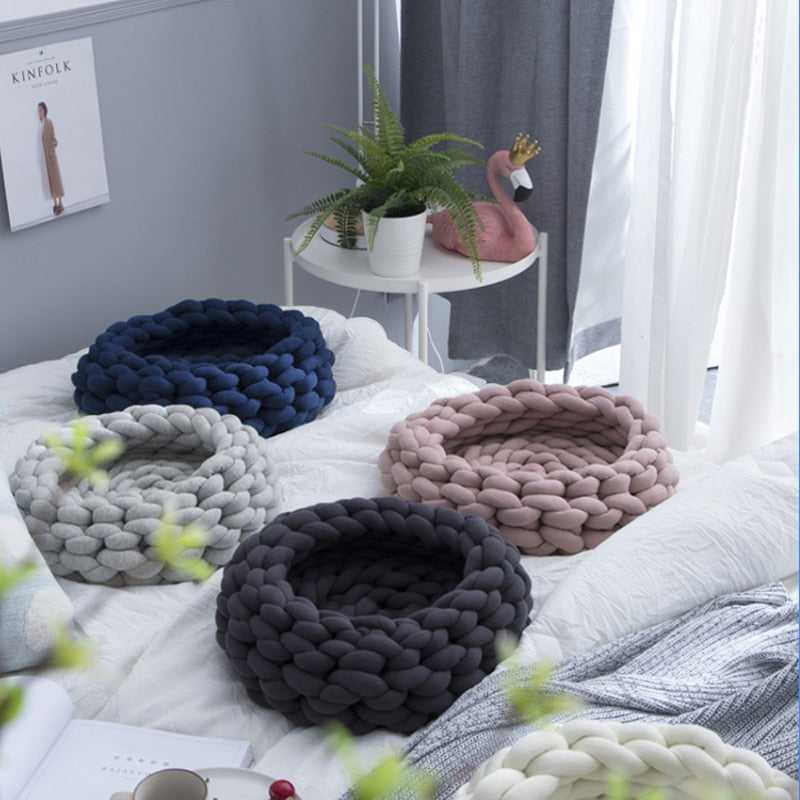 Dailypets Round Cat Bed, Hand-Knit Acrylic Fiber Bed for Warm Daily Naps