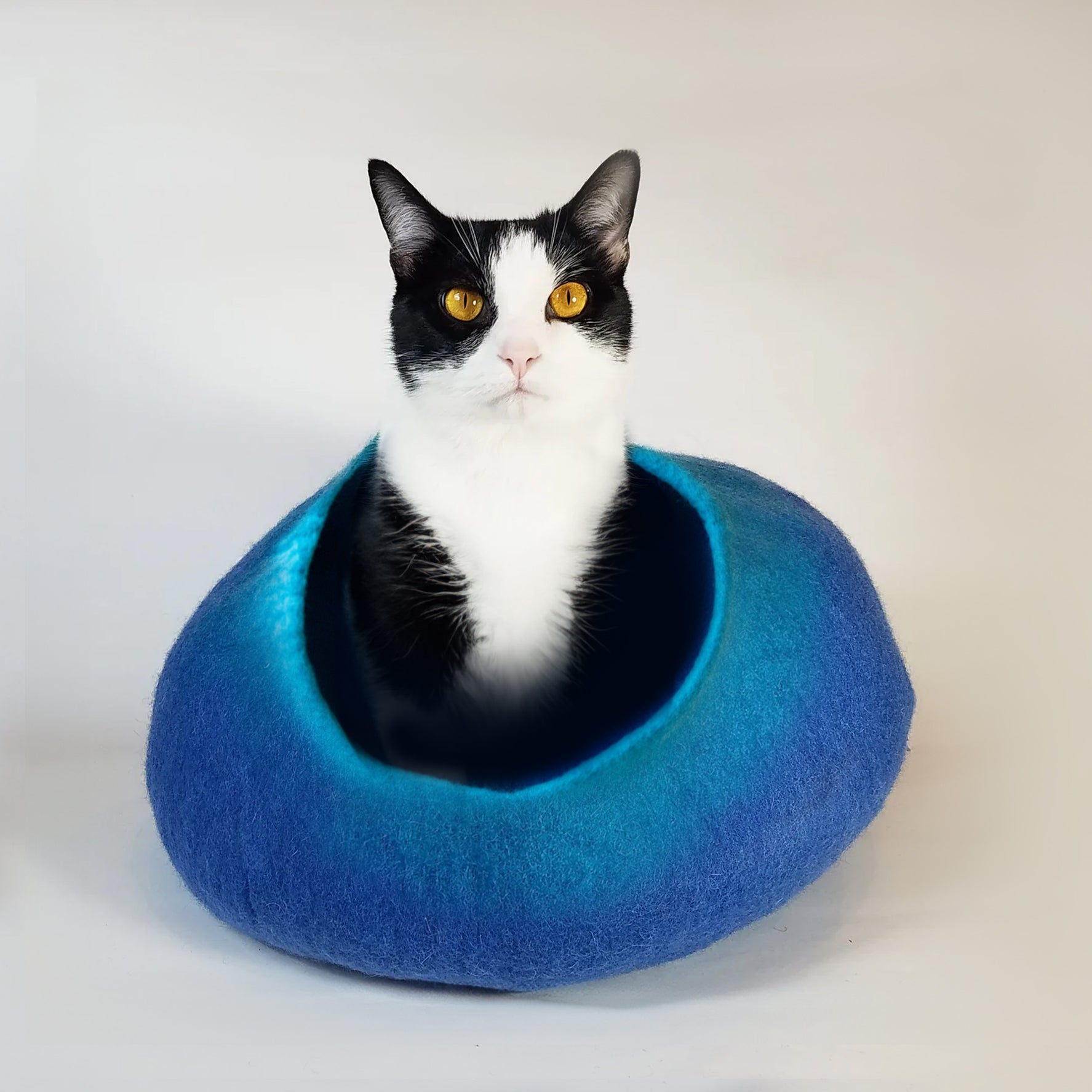 Dailypets Handmade Organic Wool Cat Retreat Bed