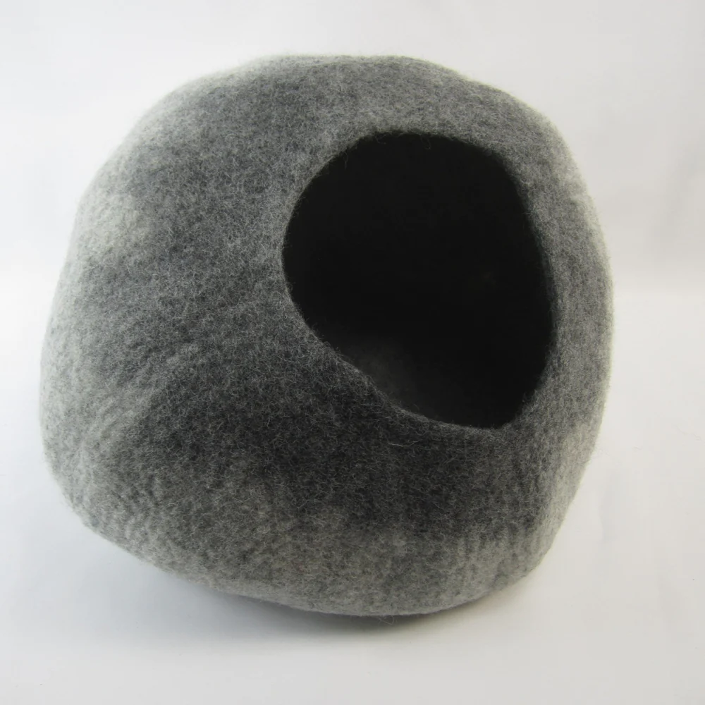 Dailypets Enclosed Wool Cat Bed – Soft Graphite Cat Cave