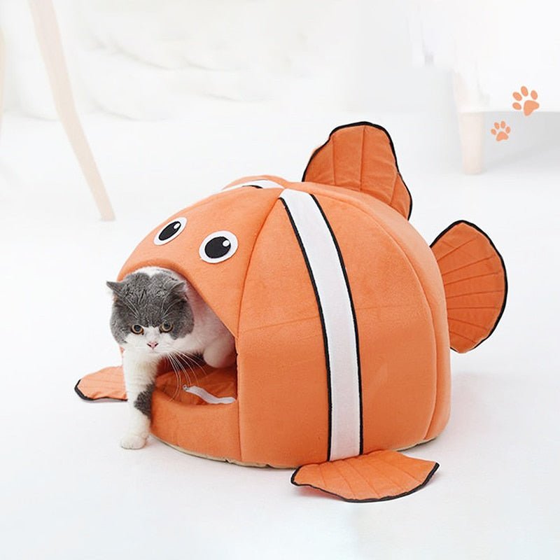 Dailypets Nemo Enclosed Cat Bed – Plush Clownfish Hideaway for Indoor Cats