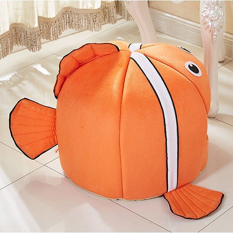 Dailypets Nemo Enclosed Cat Bed – Plush Clownfish Hideaway for Indoor Cats
