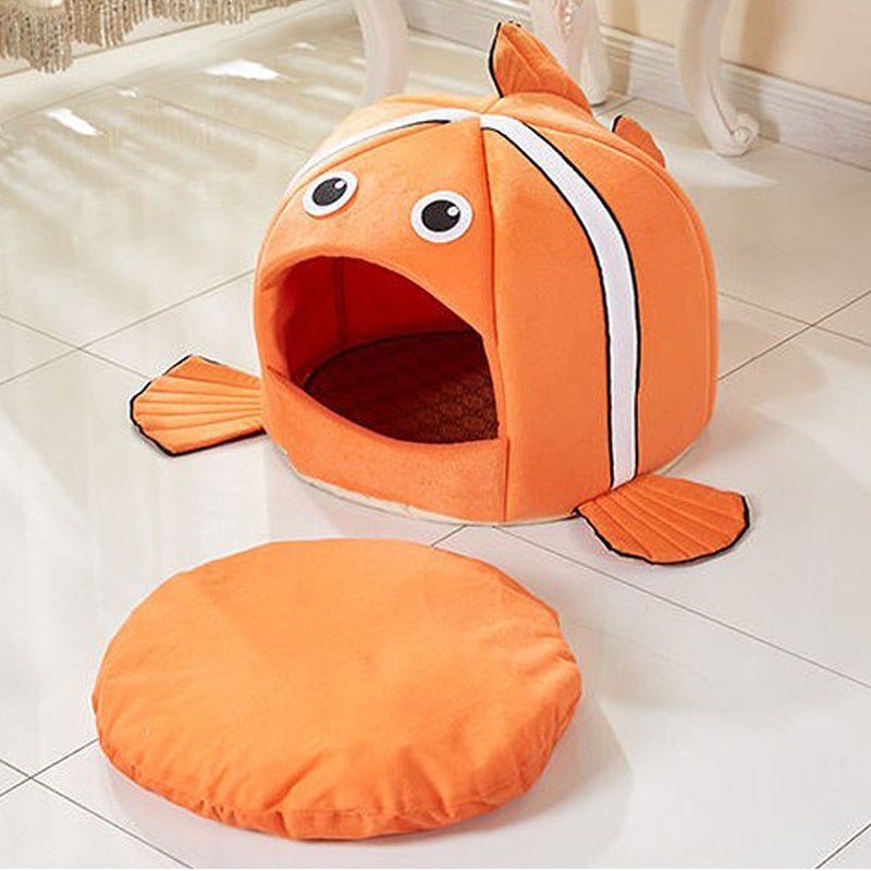 Dailypets Nemo Enclosed Cat Bed – Plush Clownfish Hideaway for Indoor Cats