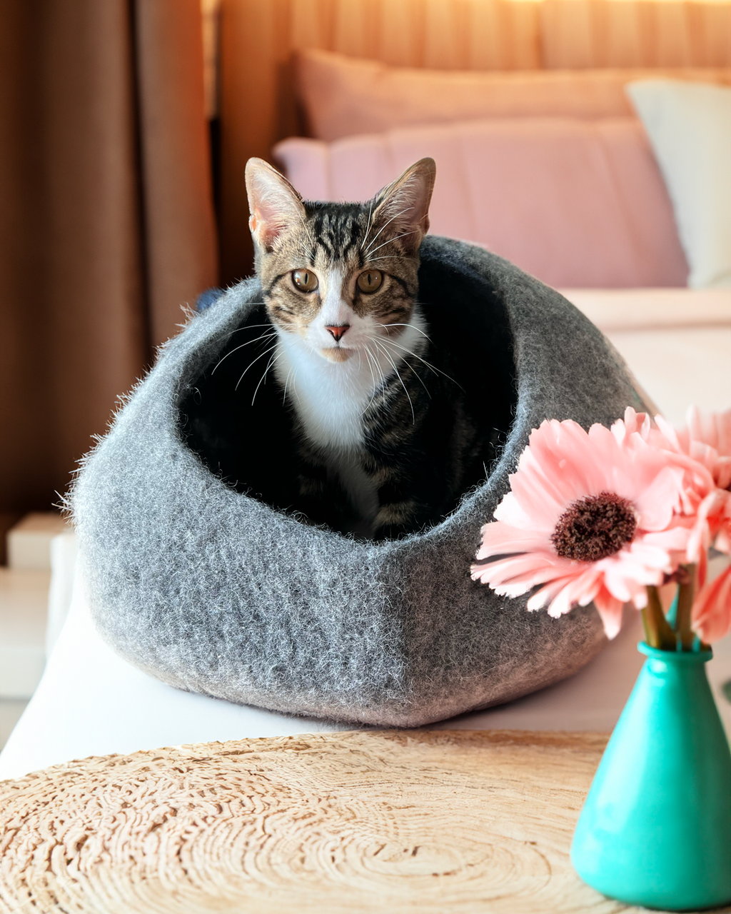 Dailypets Enclosed Wool Cat Bed – Soft Graphite Cat Cave